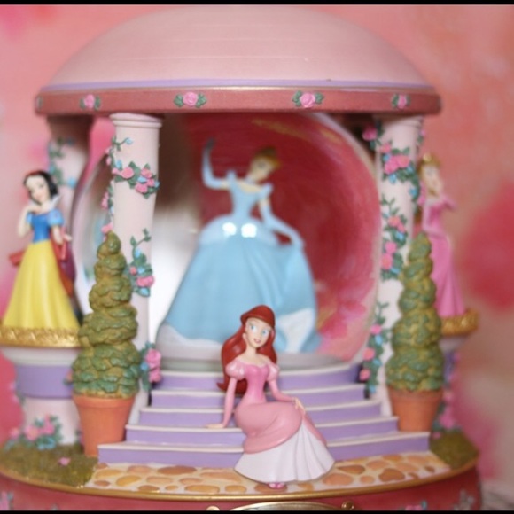 Disney Collector’s Princess Snow Globe Gazebo - Picture 7 of 7